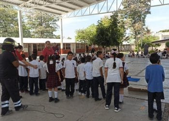 Escuelas en Apatzingán reciben capacitación de primeros auxilios