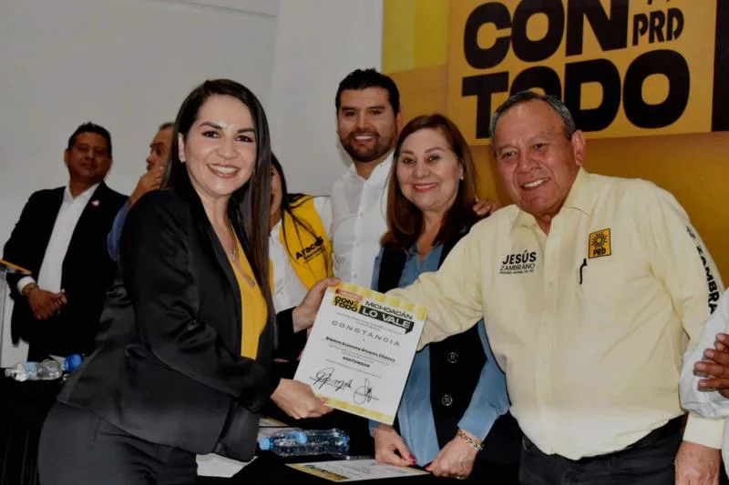 Blanca Álvarez Recibe Constancia De Mayoría Del Prd Como Precandidata Electa Por La Presidencia De Apatzingán 19 Prd Entrega Constancia A Blanca Alvarez
