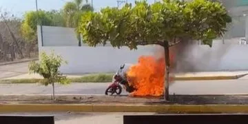 Queman Motocicleta - El Día De Michoacán