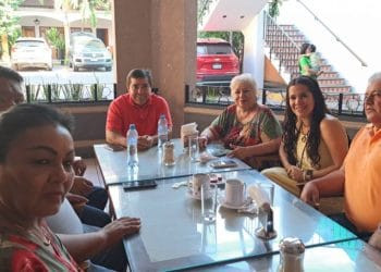 Detienen camioneta cargada con madera presuntamente Ilegal