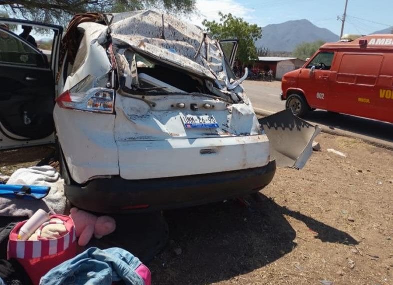 5 Heridos Tras Volcar Camioneta En Los Ciriancitos