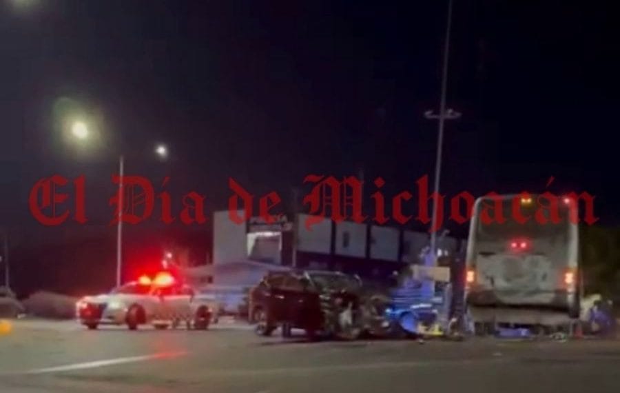 choque urbano camioneta el dia | El Día de Michoacán
