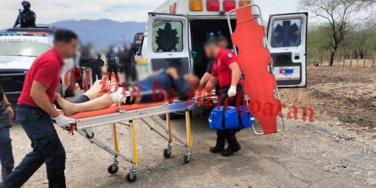 Policía comisionado en la BOI se da un disparo en mano y pierna al limpiar su arma; los hechos en la comunidad de Llano Grande de Apatzingán 1 Asegura FGE sustancias ilícitas y detiene a dos personas tras ejecutar cateos en Morelia