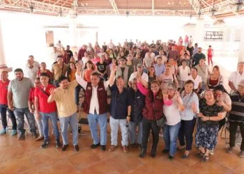 Cruz Lucatero Dialoga Y Se Compromete Con Ciudadanos Del Distrito 02