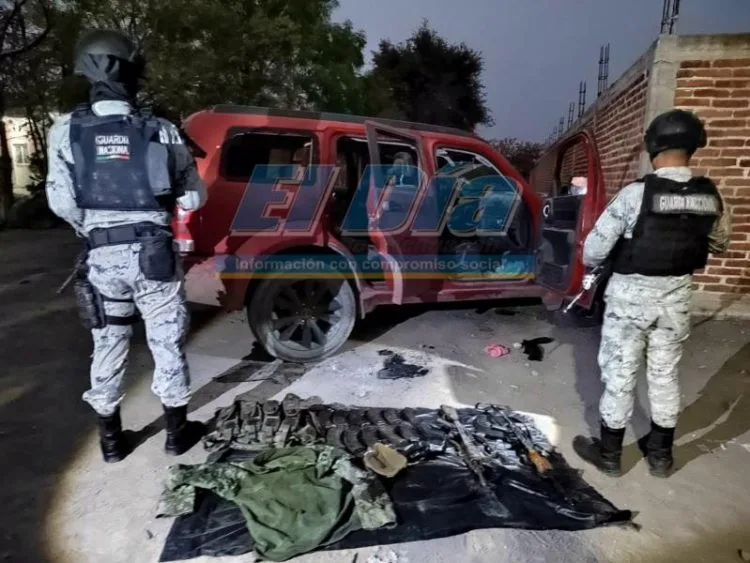 Boi Aseguran Camioneta Con Armamento En Chandio 20 En Apatzingán, Ciudadanos Acuden A Realizar Exámenes Para Poder Ser Capacitadores Electorales