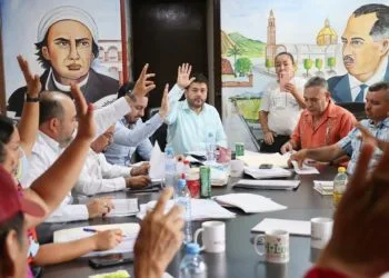 En Acuitzio, Fiscalía General Realiza Cateo Y Recupera 5 Vehículos Con Reporte De Robo Y Alteraciones En Sus Medios De Identificación; Hay Una Persona Detenida