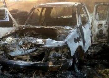 Tiran cadáver Maniatado y embolsado  en la Tamarindera de Apatzingán