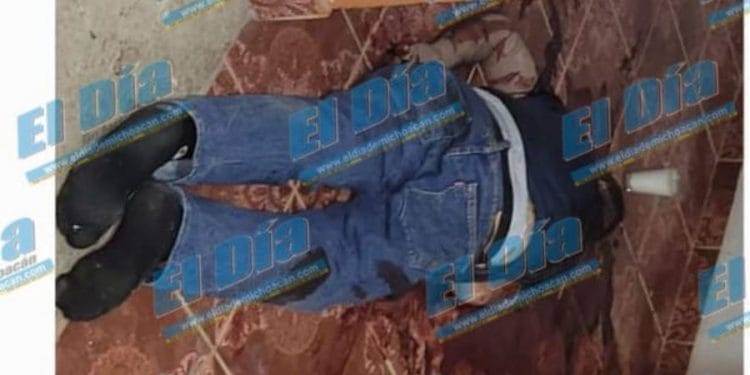 En Apatzingán, posible disputa familiar en la colonia Las Palmas; culmina con el asesinato de una persona con múltiples disparos 1 En Acuitzio, Fiscalía General realiza cateo y recupera 5 vehículos con reporte de robo y alteraciones en sus medios de identificación; hay una persona detenida