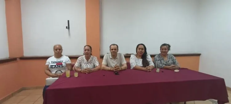 Renuncian Dirigentes Del Prd De Apatzingán Y Parácuaro; También Regidora Y Varios Militantes De Importancia 20 En Apatzingán, Ciudadanos Acuden A Realizar Exámenes Para Poder Ser Capacitadores Electorales