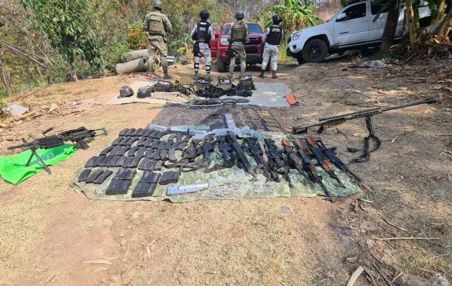 En Uruapan, Desactiva Sedena Y Gn Campamento Y Aseguran Arsenal