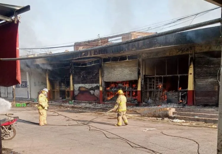 En Apatzingán, Se Incendia Abarrotera Morelia