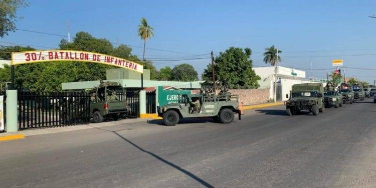 Desplazan 200 Militares a la Región de Apatzingán