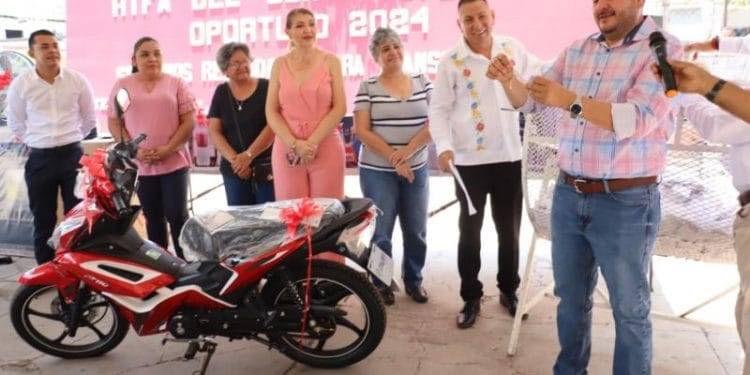 Premian a ciudadanos cumplidos con el pago del Impuesto Predial