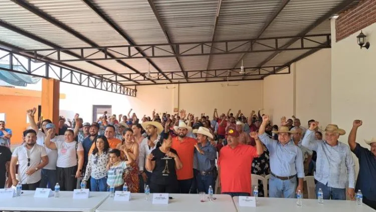 En Apatzingán, Se Adhieren Líderes Priístas A Movimiento Ciudadano