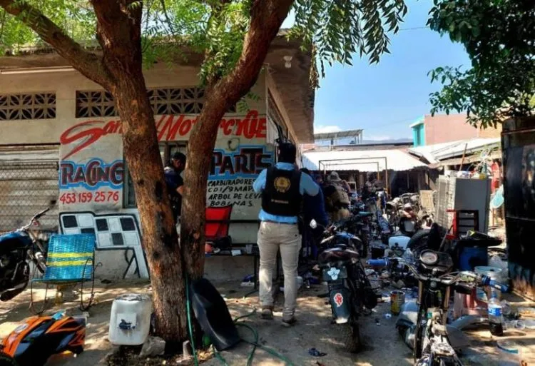 En Cateo En Pinzándaro: Confiscan Armas, Cargadores, Vehículos Robados