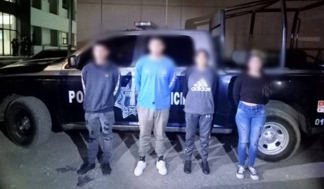 Policías de Uruapan detienen a 4 adolescentes armados, en consultorio médico 1 Relacionan al «Camaleón» con levantón y asesinato del sobrino de Joan Sebastián
