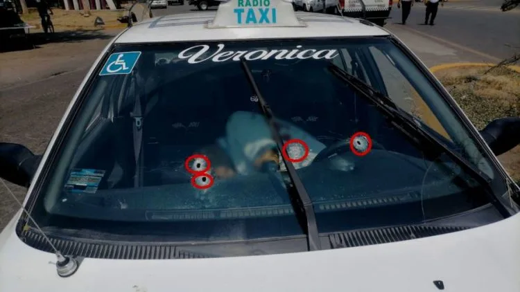 Sicarios En Motocicleta Asesina A Un Taxista Frente Al Monumento Al General Lázaro Cárdenas De Apatzingán 21 Encuentran Cadáver Flotando En Un Ojo De Agua En Chilchota