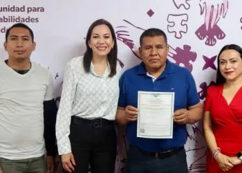 A Sus 50 Años, Michoacano Concluye Su Bachillerato Y Recibe Certificado