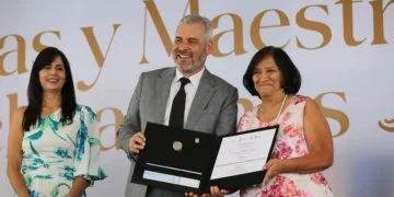 Amor Con Amor Se Paga: Bedolla A Maestros Michoacanos 23 En Tepalcatepec Y Coalcomán, Como En México Está Por Cristalizarse El Triunfo De Este Gran Proyecto Colectivo: Araceli Saucedo