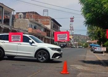 Roban Cinco Camionetas De «Madrina» En La Autopista Siglo Xxi