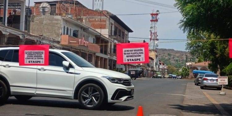 Roban cinco camionetas de «Madrina» en la Autopista Siglo XXI