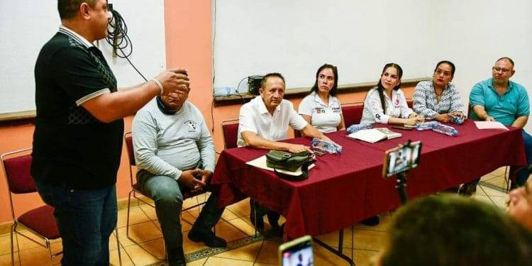 Blanca Álvarez se compromete a fortalecer el cuerpo de Bomberos de Apatzingán 1 Por calor, SSM lleva a Apatzingán brigadas médicas