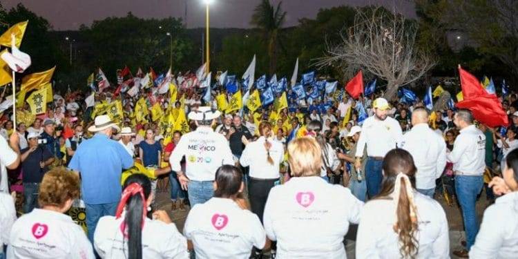 Vamos a fortalecer el cuerpo policiaco de Apatzingán, con equipamiento y capacitación constante: Fanny Arreola
