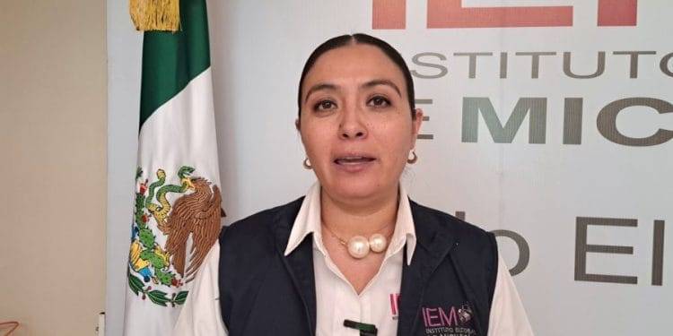 Previa a la Jornada Electoral Carol Arellano Consejera del IEM, realiza visita al Comité Distrital 23 de Apatzingán