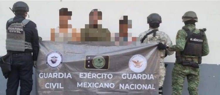 Captura a tres hombres en posesión de armas y cartuchos en La Ruana 1 Detienen a 3 con armamento en La Ruana - El día de Michoacán