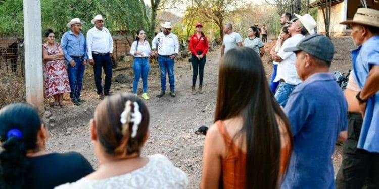 El campo será el protagonista del próximo gobierno municipal: Blanca Álvarez 14 Reactivación del Sector Ganadero en Michoacán: Un Compromiso de los Candidatos de Fuerza y Corazón por México: Julio Moreno