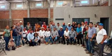 Fanny Con Ganaderos De La Zona Sur De Apatizngan - El Día De Michoacán