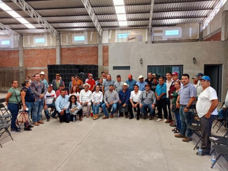 Ganaderos Y Agricultores De La Zona Sur De Apatzingán Reiteran Apoyo A Fanny Arreola 21 Ganaderos Y Agricultores De La Zona Sur De Apatzingán Reiteran Apoyo A Fanny Arreola