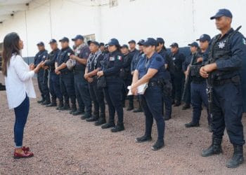 Vamos a fortalecer el cuerpo policiaco de Apatzingán, con equipamiento y capacitación constante: Fanny Arreola