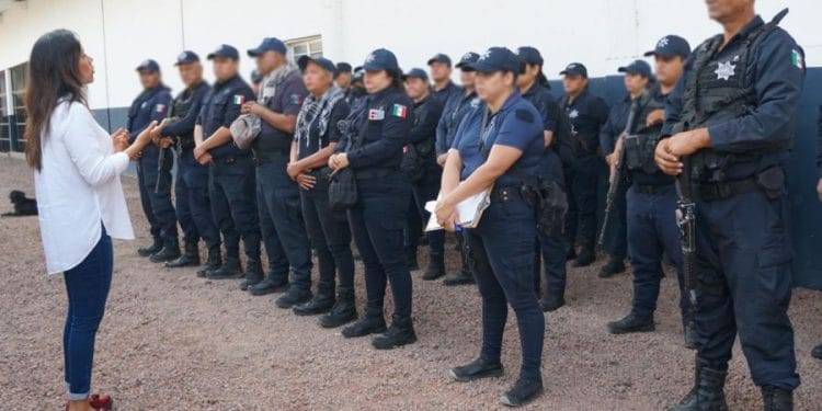 Vamos a fortalecer el cuerpo policiaco de Apatzingán, con equipamiento y capacitación constante: Fanny Arreola