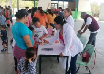Por calor, SSM lleva a Apatzingán brigadas médicas