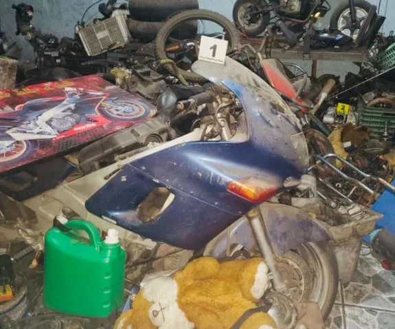 Recupera Fge Motocicleta Y Motor Con Alteraciones, Durante Un Cateo En Morelia