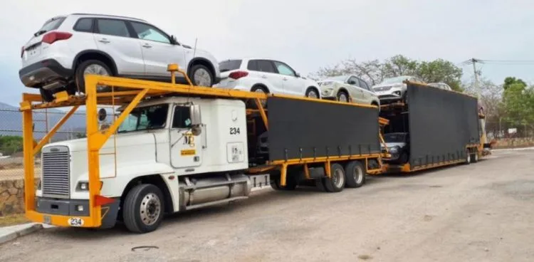 Roban Cinco Camionetas De «Madrina» En La Autopista Siglo Xxi