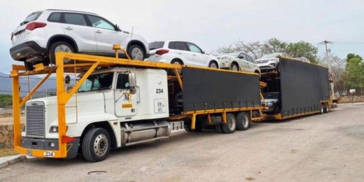 Roban cinco camionetas de «Madrina» en la Autopista Siglo XXI