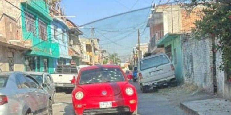 Asesinan 3 a bordo de un Beatle en Morelia 1 asesinados en Morelia - El día de Michoacán