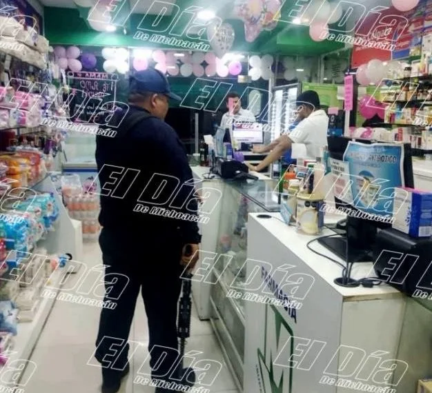Solitario Asaltante Con Pistola Y Granada En Mano: Se Lleva 8 Mil Pesos De Farmacia Mv Constitución 19 Solitario Asaltante Con Pistola Y Granada En Mano: Se Lleva 8 Mil Pesos De Farmacia Mv Constitución