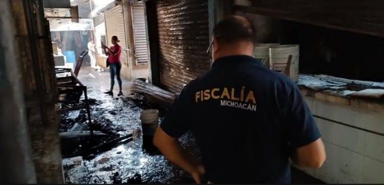 Realiza FGE actuaciones por incendio en el mercado municipal de Apatzingán