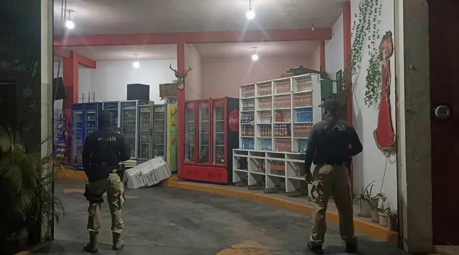 En Apatzingán Catean Auto-Lata Y Una Casa; Decomisa Sustancia Con Apariencia De Narcótico; Cinco Personas Fueron Detenidas 19 En Apatzingán Catean Auto-Lata Y Una Casa; Decomisa Sustancia Con Apariencia De Narcótico; Cinco Personas Fueron Detenidas