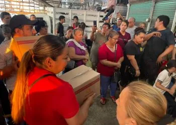 Distribuyen Despensas Para Comerciantes Y Trabajadores Afectados Por Incendio En El Mercado