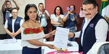 Fanny Arreola Recibe La Constancia De Mayoría Como Presidente Municipal De Apatzingán (Información Y Video)