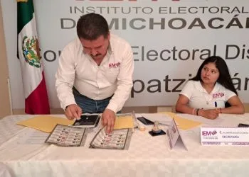 En Apatzingán, Ciudadanos Que Viven En Acatlán, Votarán En Guanajuatillo (Información Y Video)