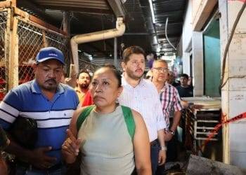 Jose Abarca gestiona apoyos a afectados del mercado Lopez Rayon - El día de Michoacán
