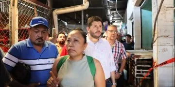 José Abarca Gestiona Apoyos Crediticios Para Comerciantes Afectados En El Mercado López Rayón 23 Jose Abarca Gestiona Apoyos A Afectados Del Mercado Lopez Rayon - El Día De Michoacán