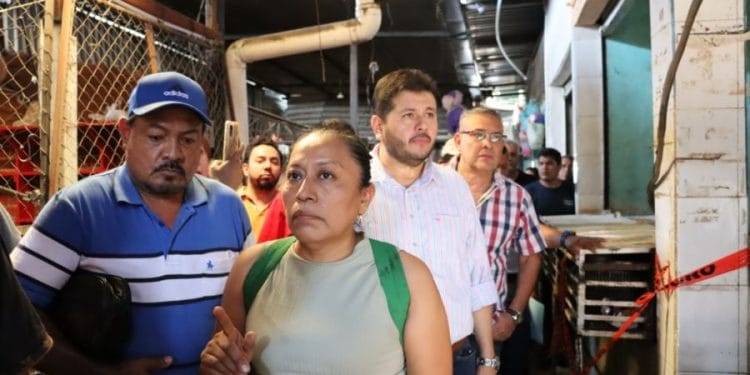 José Abarca gestiona apoyos crediticios para comerciantes afectados en el mercado López Rayón 1 Jose Abarca gestiona apoyos a afectados del mercado Lopez Rayon - El día de Michoacán