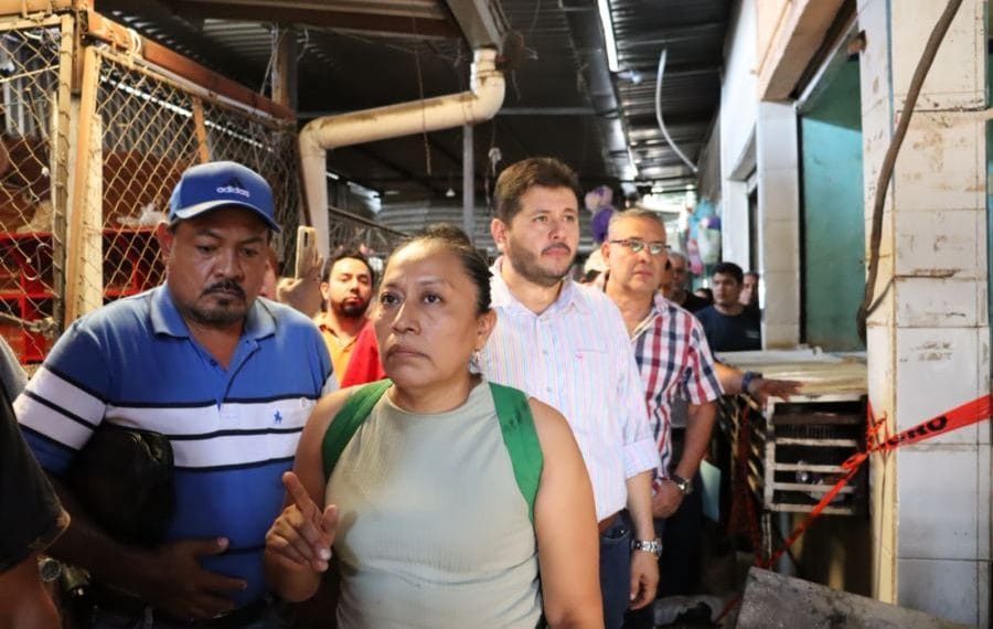 Jose Abarca gestiona apoyos a afectados del mercado Lopez Rayon | El Día de Michoacán