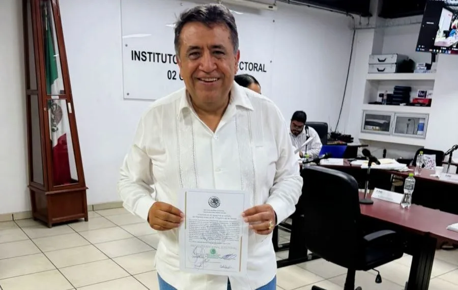 Recibe José Luis Cruz Lucatero Constancia De Mayoría Que Lo Acredita Como Diputado Federal Electo Por El Distrito 02